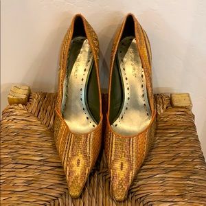 BCBG Girls heels size 8 Aztec print (J)